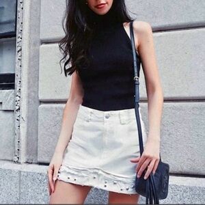 Zara White Pearl Denim Mini Skirt Frayed Hem Size L Distressed Festival Concert